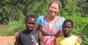 Guinee Bissau foto Abu, Marianne van Helden, Nhasse. Voorste rij v.l.n.r. Lamarana en Abudu-exp